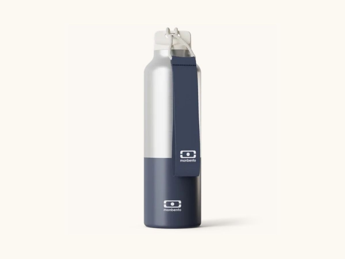 Bouteille isotherme MB Steel monbento, inox et bleu marine, avec dragonne