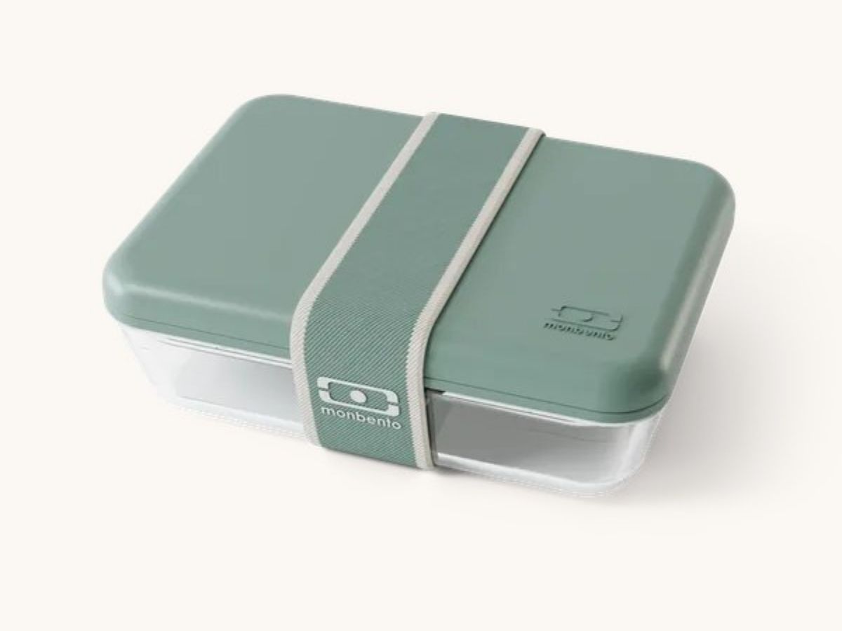 Lunch box en verre MB Pure monbento, couvercle vert sauge et élastique assorti